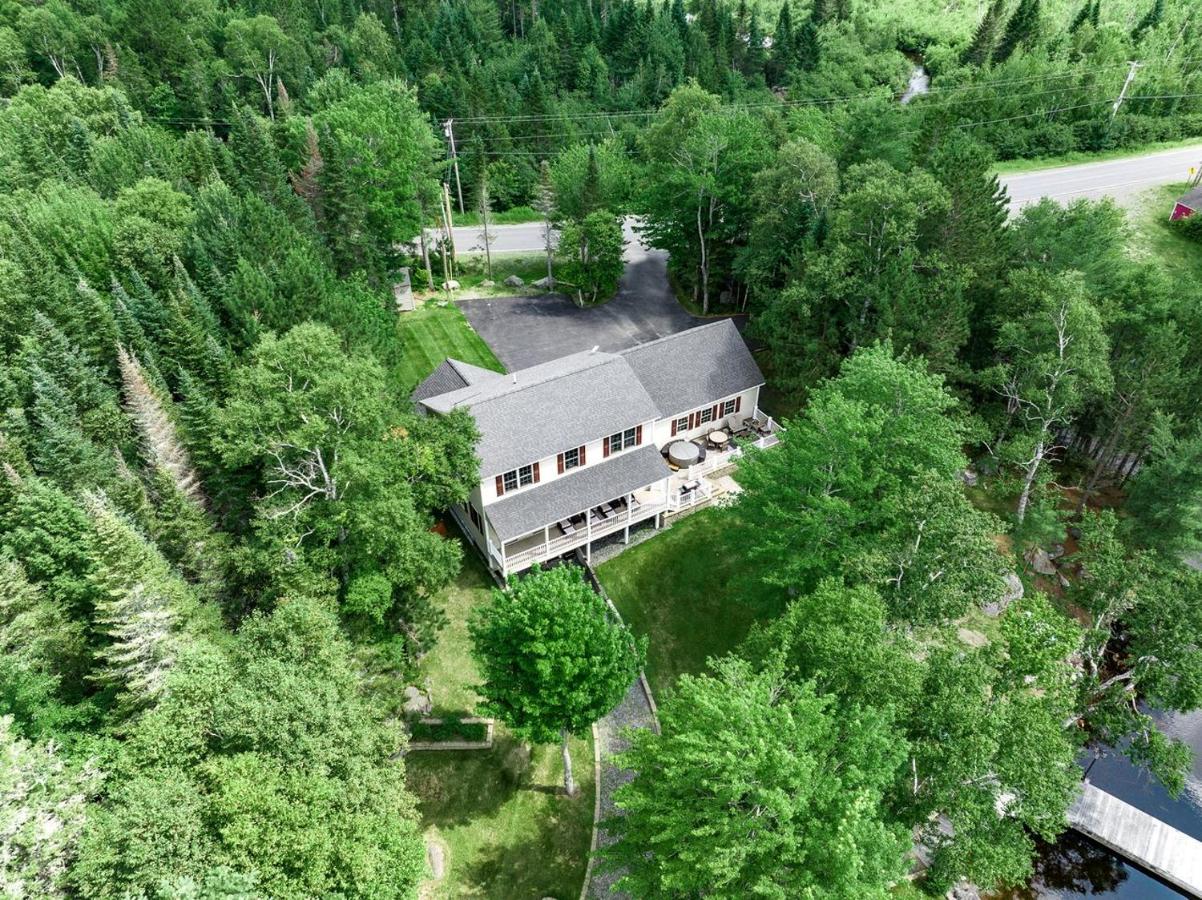 Gorgeous Cottage with Hot-tub and Games in Beaver Cove, Maine - Ferienwohnung Greenville