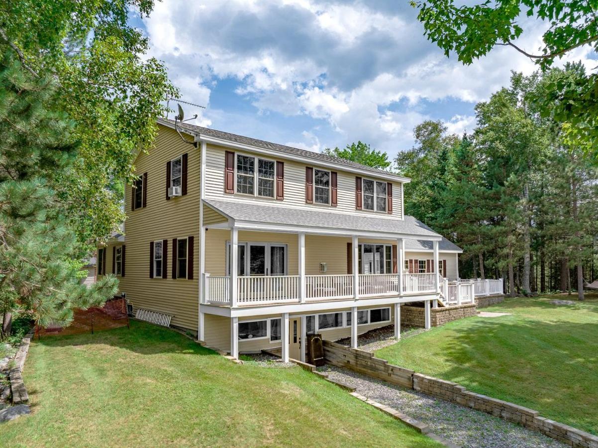 Gorgeous Cottage with Hot-tub and Games in Beaver Cove, Maine - Ferienwohnung Greenville