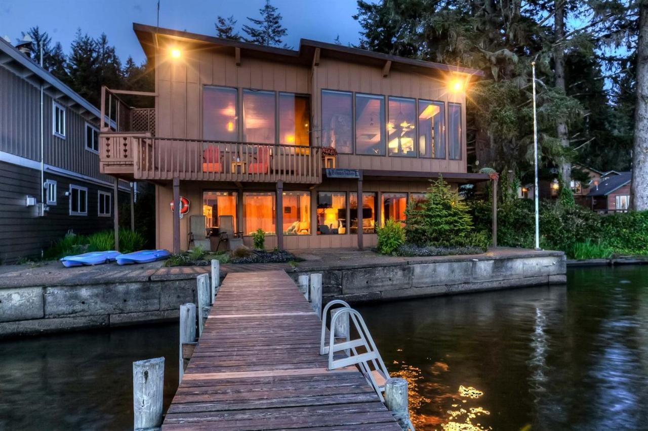 Breathtaking Beach House with Fireplace and Gorgeous Sights in Otis, Oregon - B&B Otis