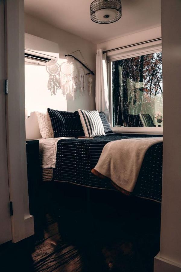 Romantic Container Beautifully Design with Deck in Georgia - B&B Rising Fawn