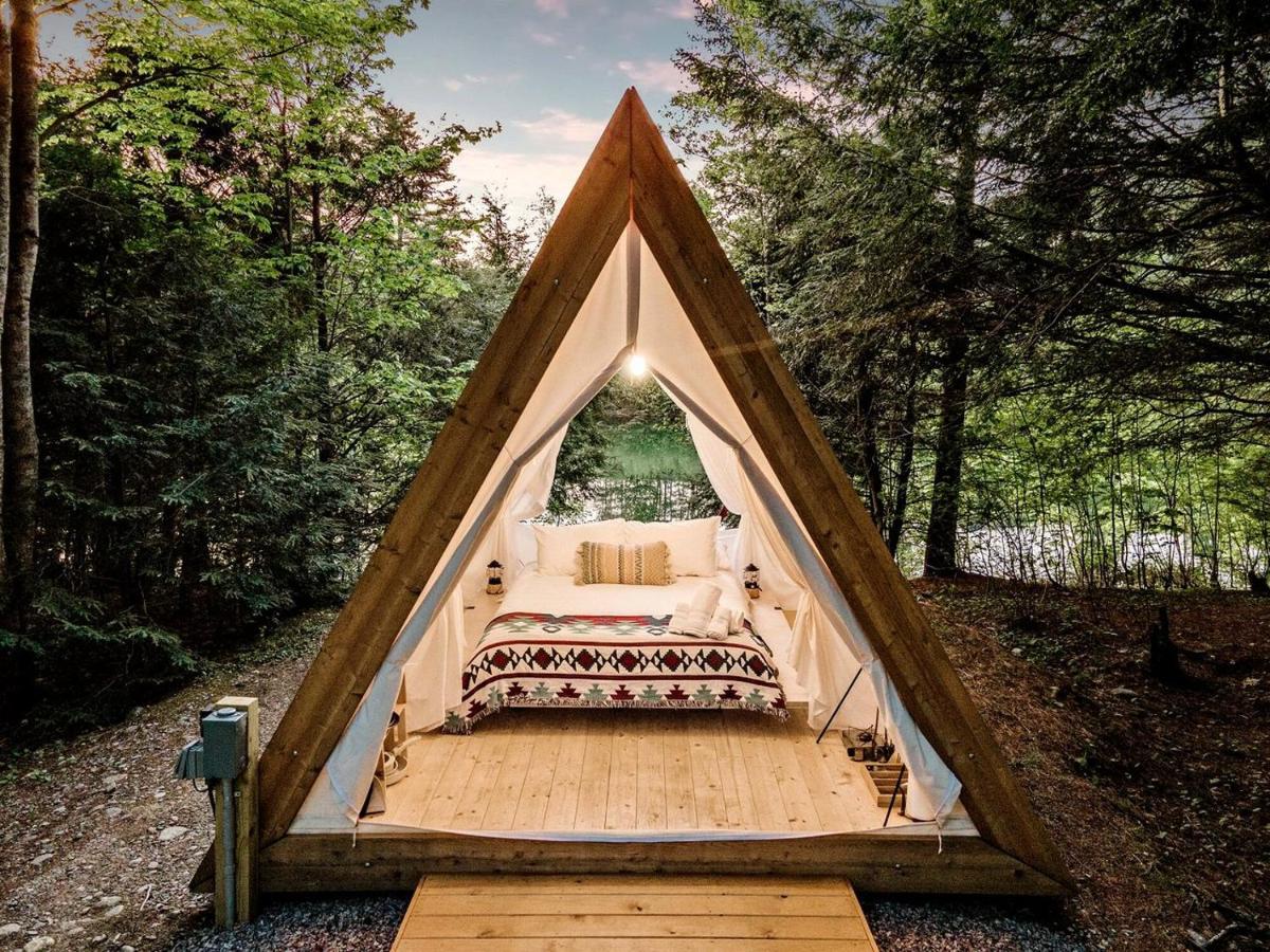 Beautiful A-frame Safari Tent Surrounded by Trees in North Woodstock, New Hampshire - Chambres d’hôtes Woodstock
