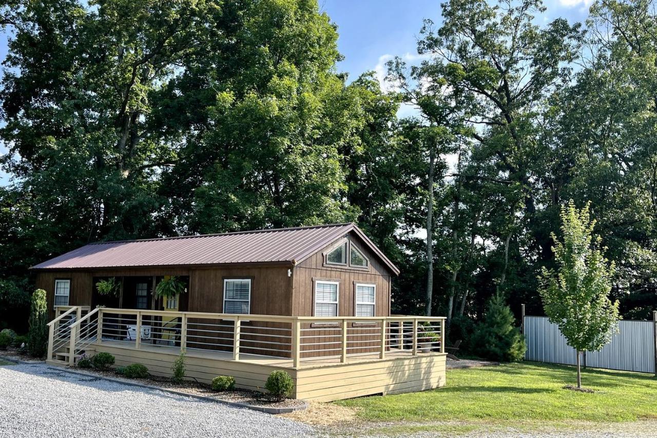 Tiny House Cabin in Marion, IL - B&B Sunset Harbor