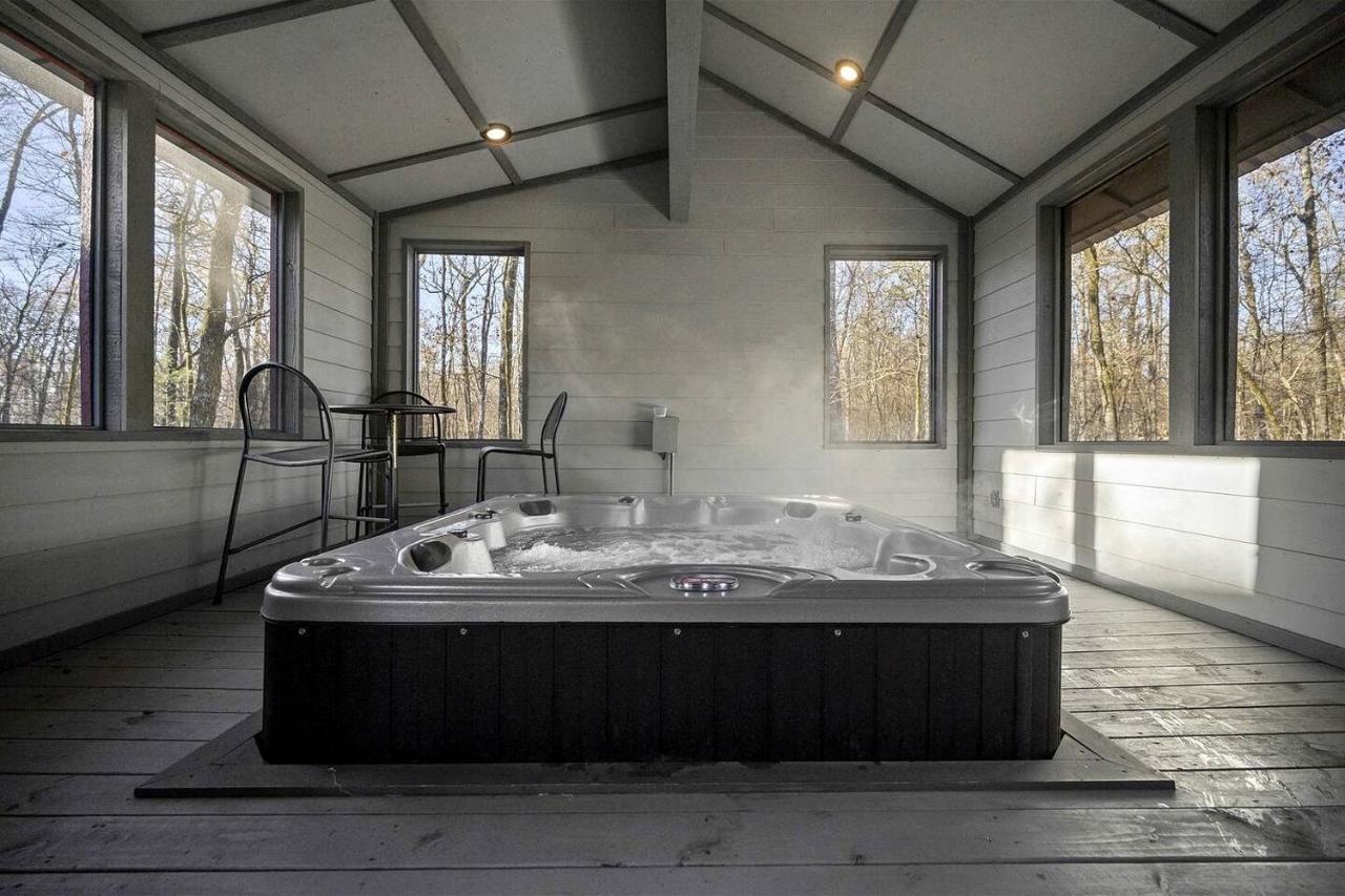 Stunning Cabin with Games Perfect for Families in Broken Bow, Oklahoma - B&B Stephens Gap