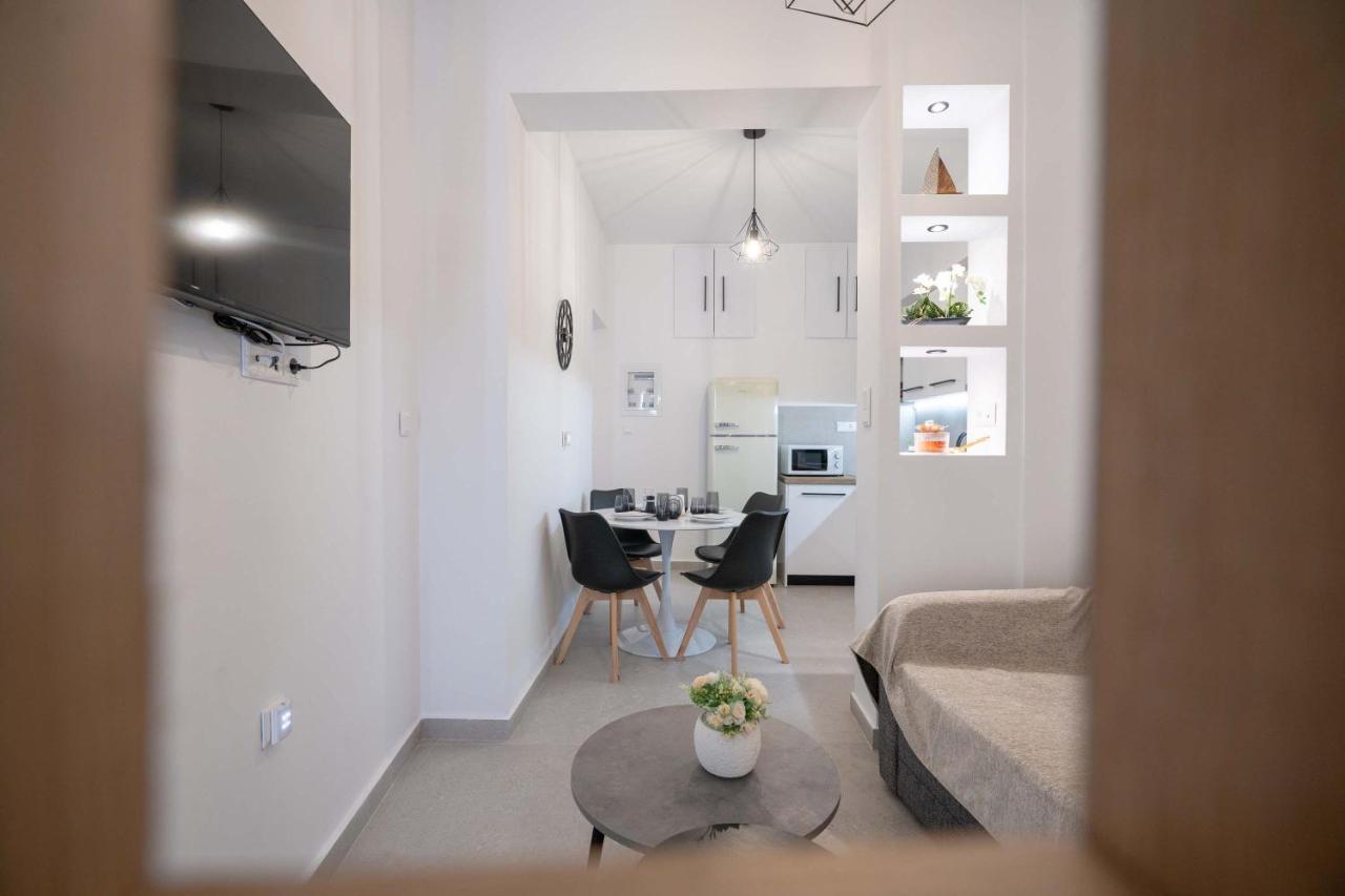 Piraeus Deluxe by the sea - Bed and Breakfast Piraeus