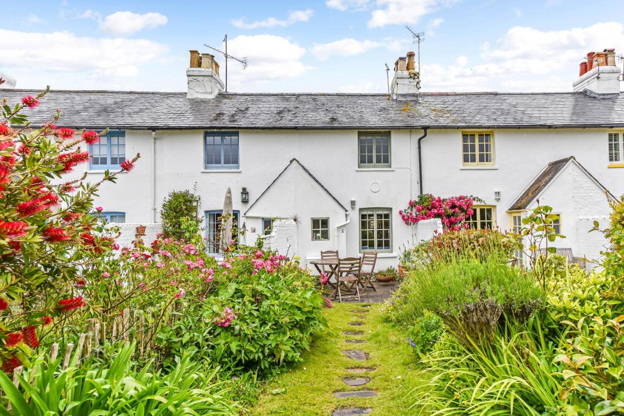 5 Coastguard Cottage and Wash House, West Wittering - B&B West Wittering