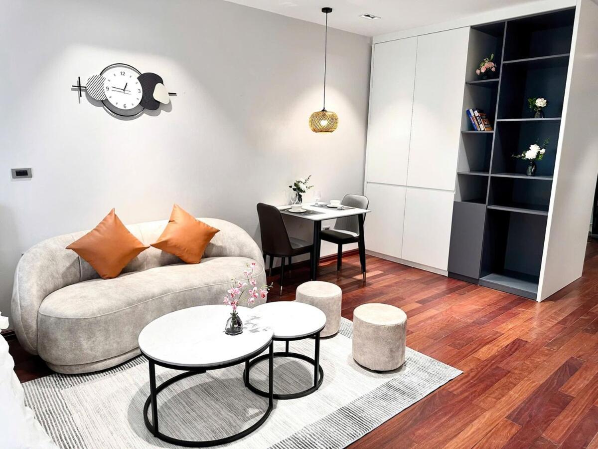 SIMI West Lake Banyan Cinema Studio 58m2 for 4 people elevator green view - B&B Hanoi