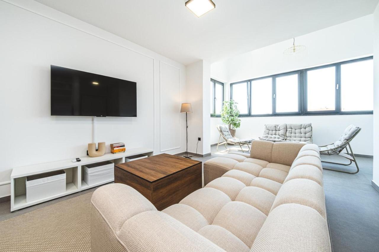 Zagreb 185 - 2 Bedrooms - Parking - Balcony - New - Apartment - Flexible Keybox Entry - Modern - Monthly Rent - WiFi - Chambres d'hôtes Zagreb