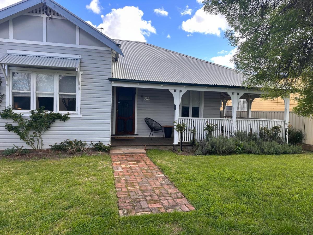 Wattle Cottage - B&B Cootamundra