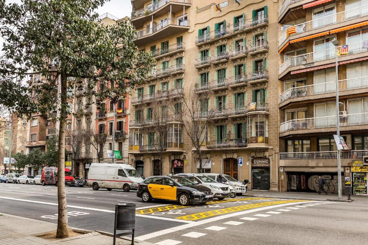 Sunny 3BR for 4 Iconic Terrace Views - Ferienwohnung Barcelona