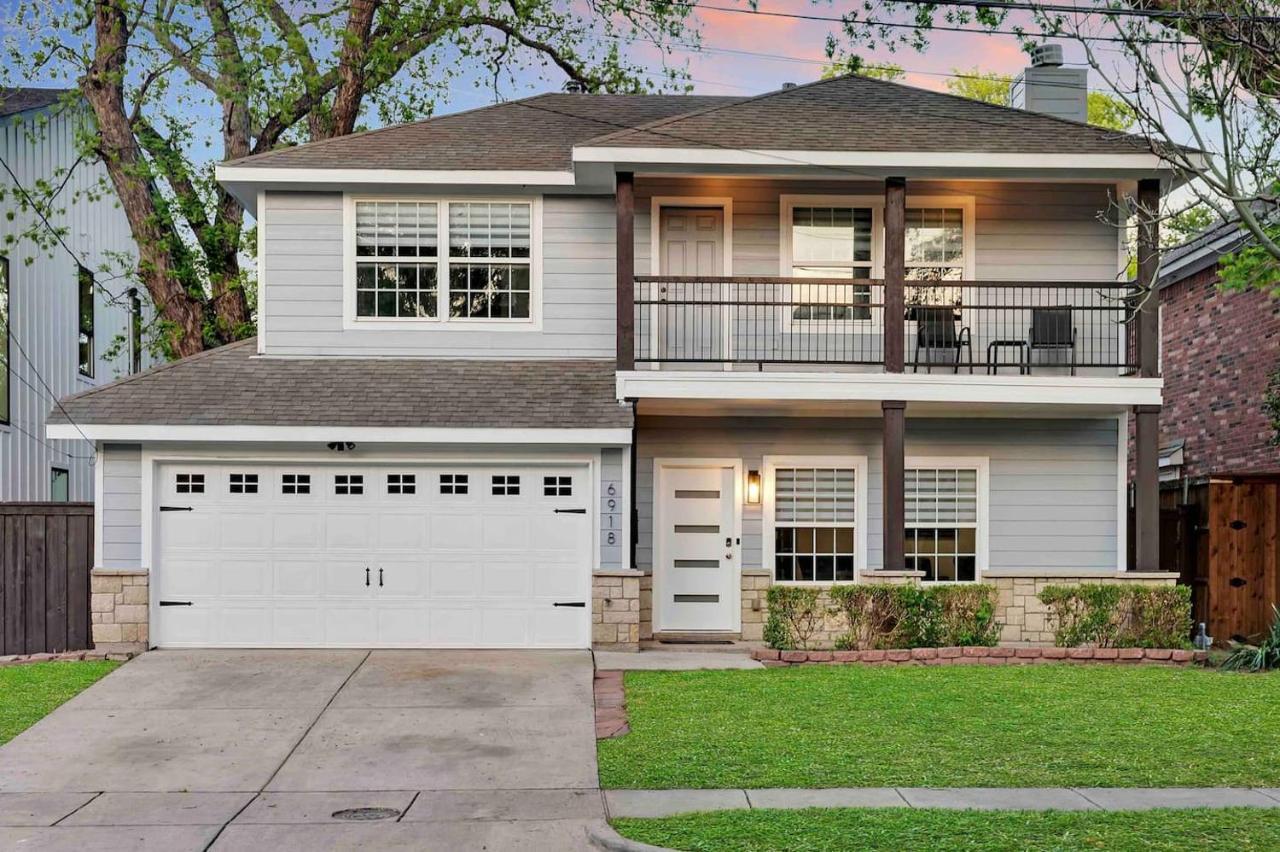 Highland Cottage - Central, Huge Yard HOT TUB - B&B Dallas