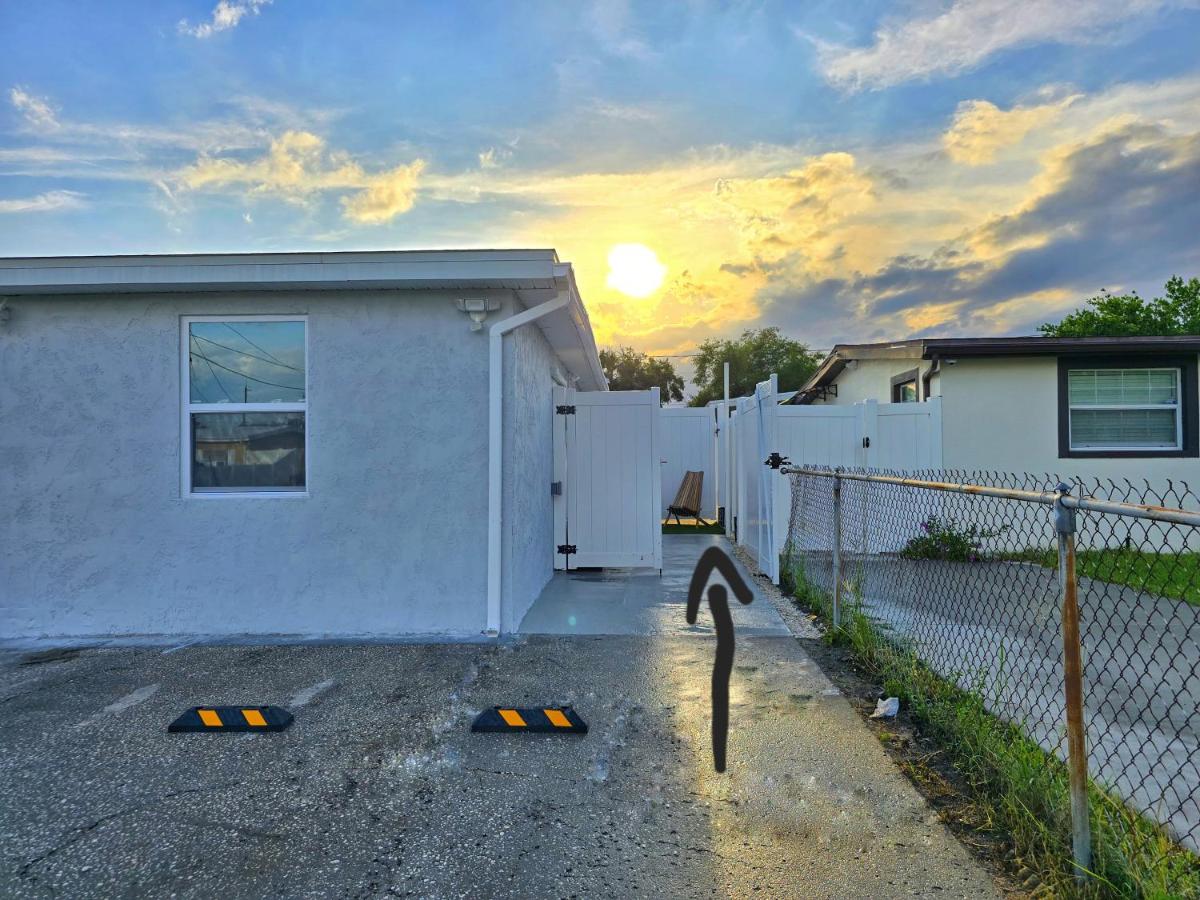 The Executive Landing , 1BR, 7 TPA Airport, AC, Free Pkng, Wine, Fast Wi-Fi - Chambres d'hôtes Tampa