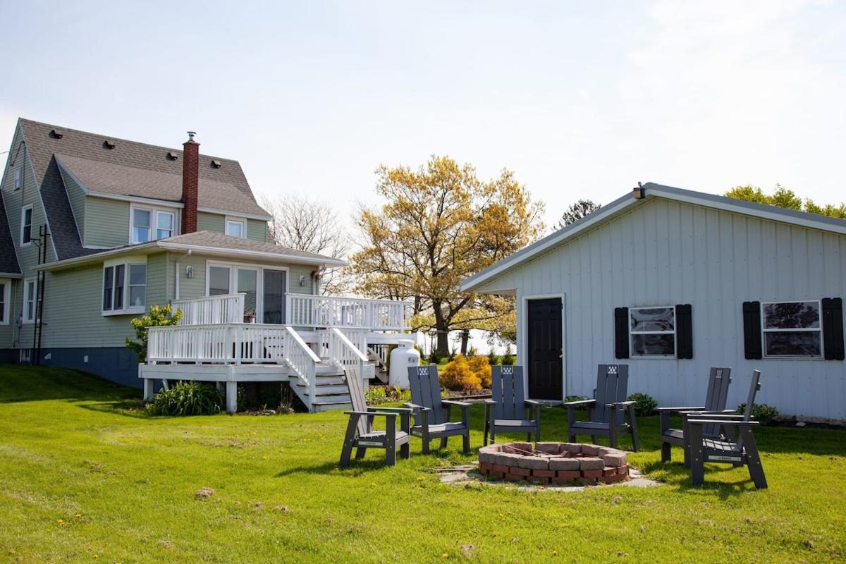 The View on Seneca Hot Tub Fire Pit Lake Views - Chambres d’hôtes Teall Beach