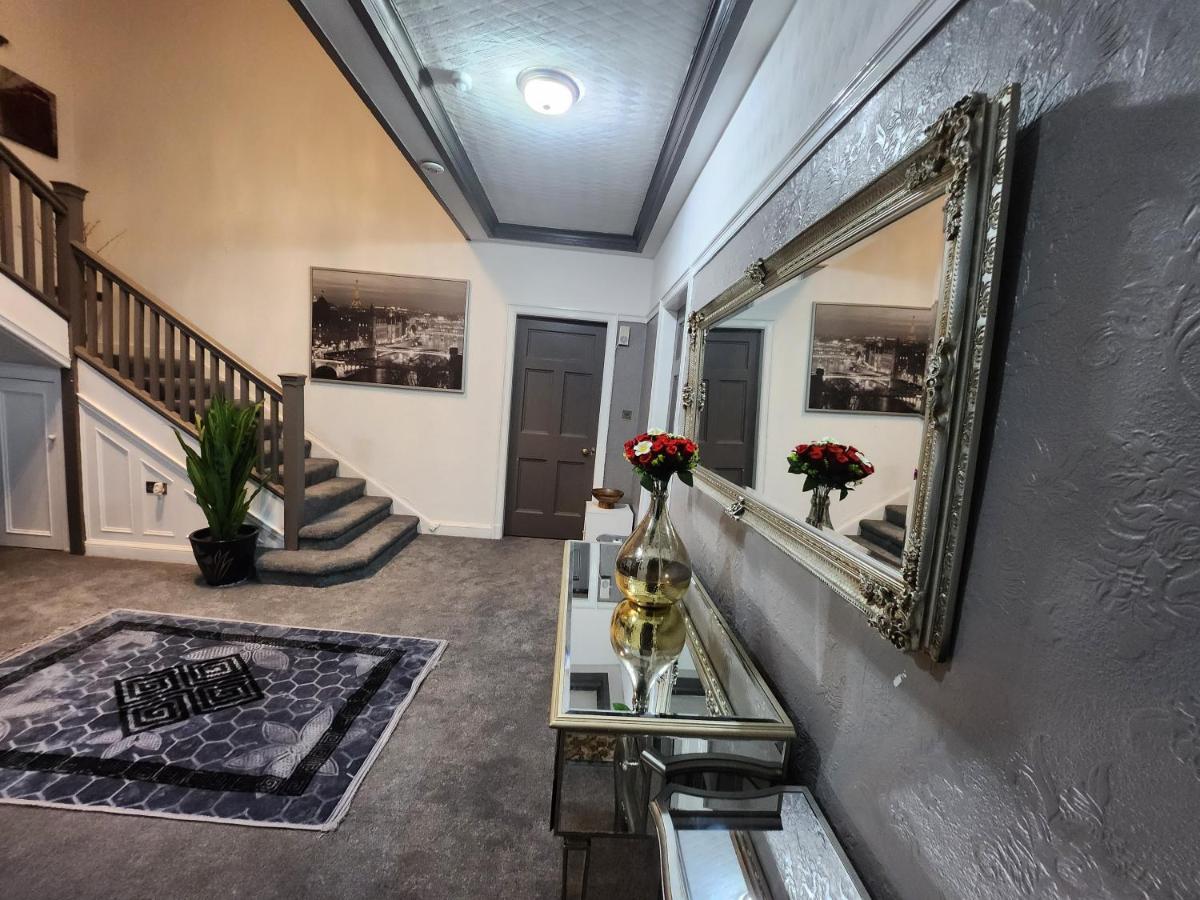 Charming Tudor Cottage White House Free Wifi Manchester - B&B Manchester
