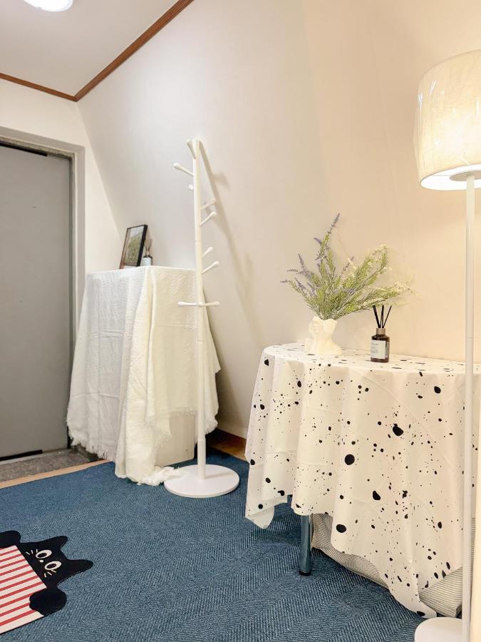3'Near Hongdae Station, 30sec on foot - B&B Seoul
