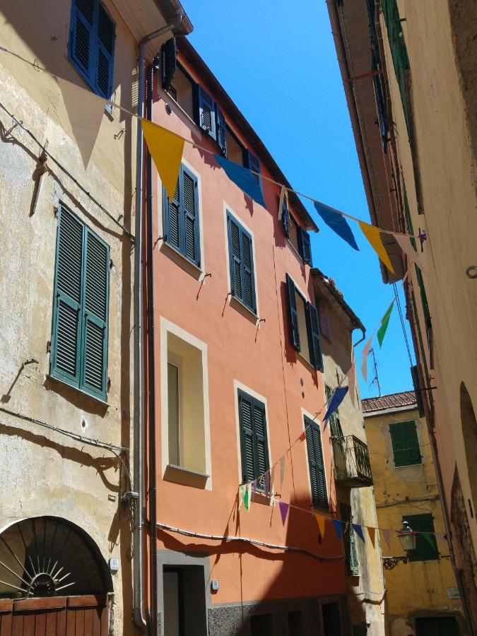 Il Cuore del Borgo - Holiday Home - B&B Borgomaro