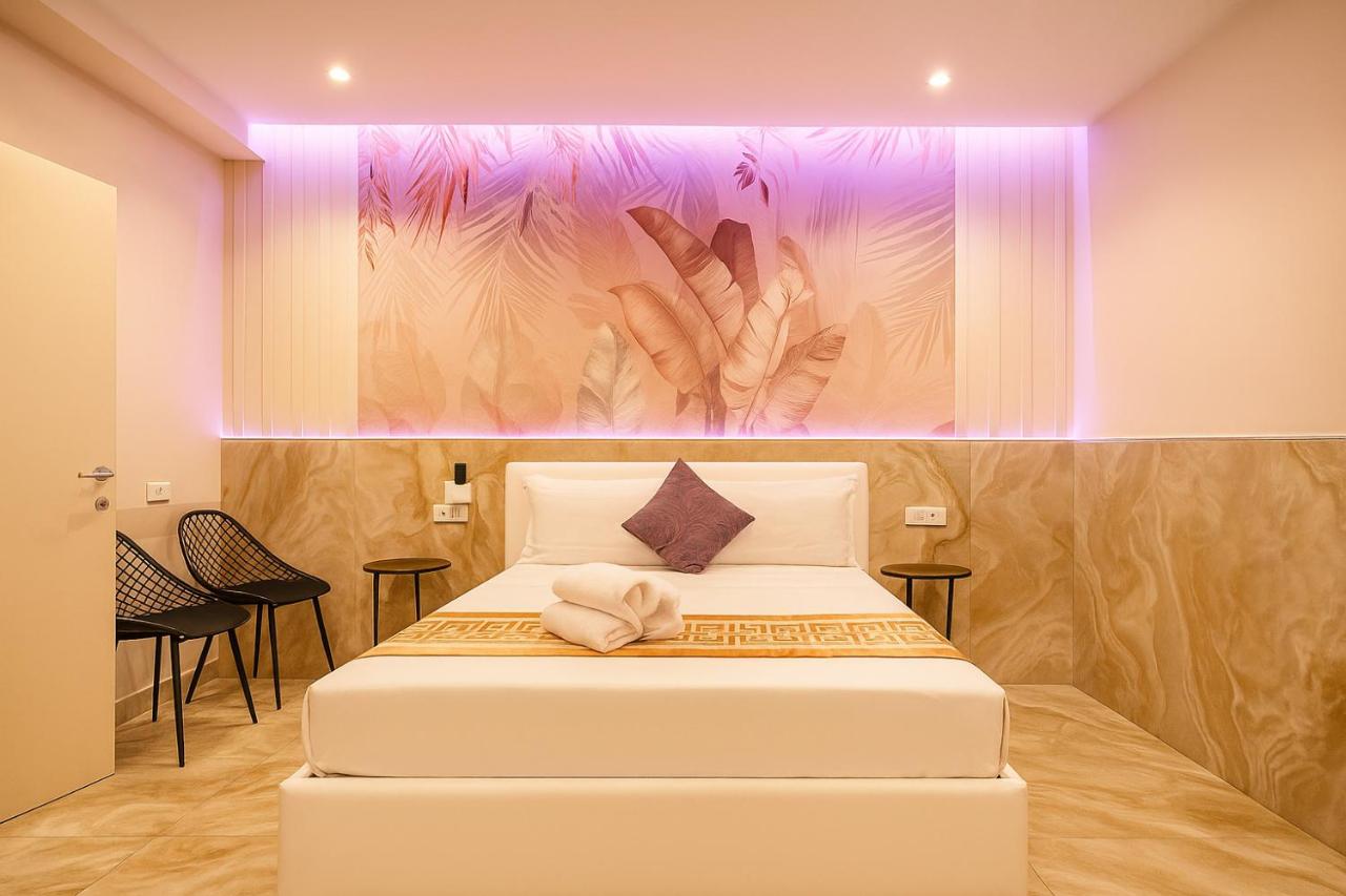 Zimmer mit Kingsize-Bett