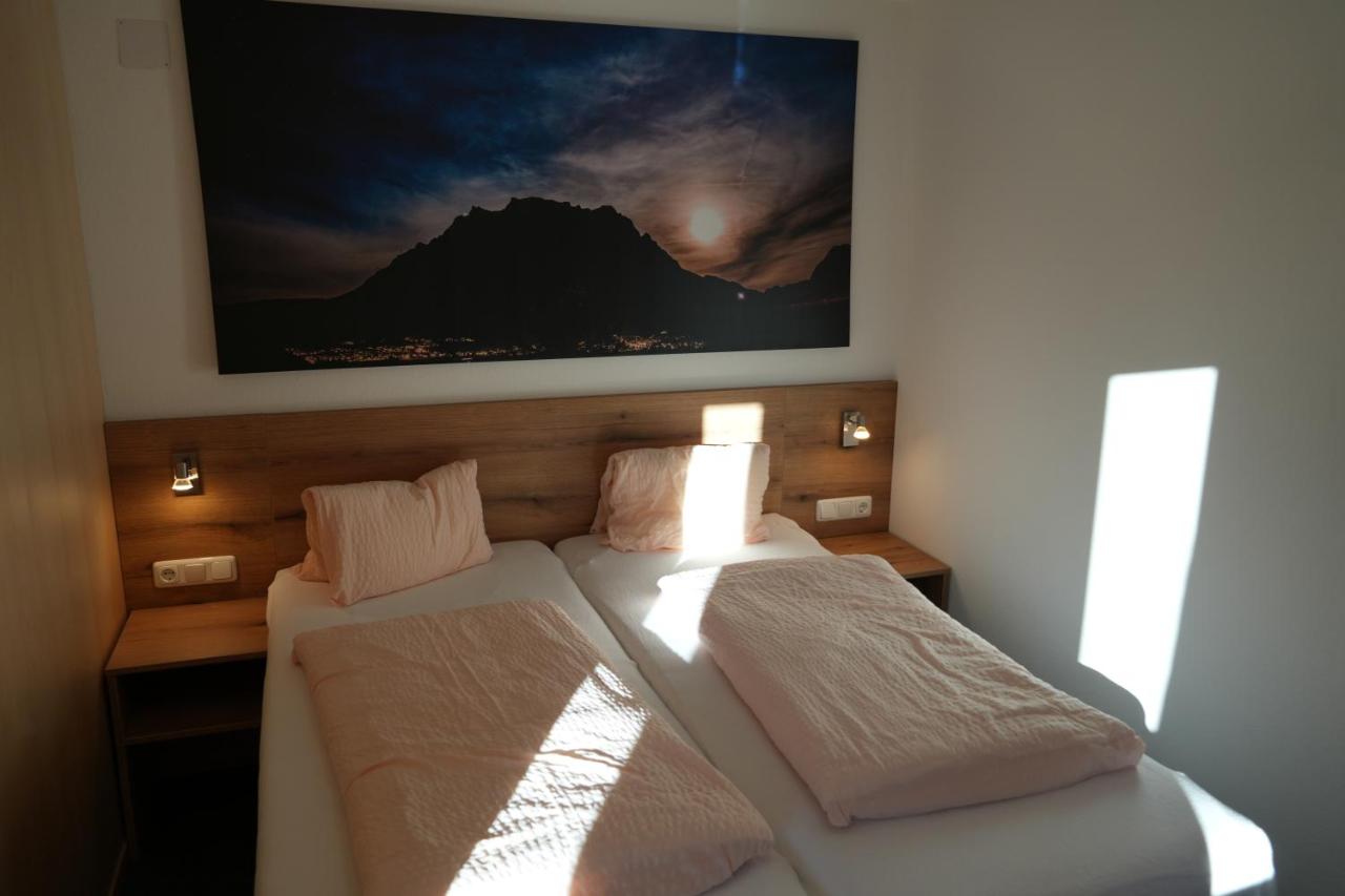 Apartment with Mountain View