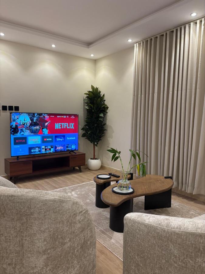 شقة دور ارضي غرفة وصالة أنيقة دخول ذكي - Bed and Breakfast Riyad