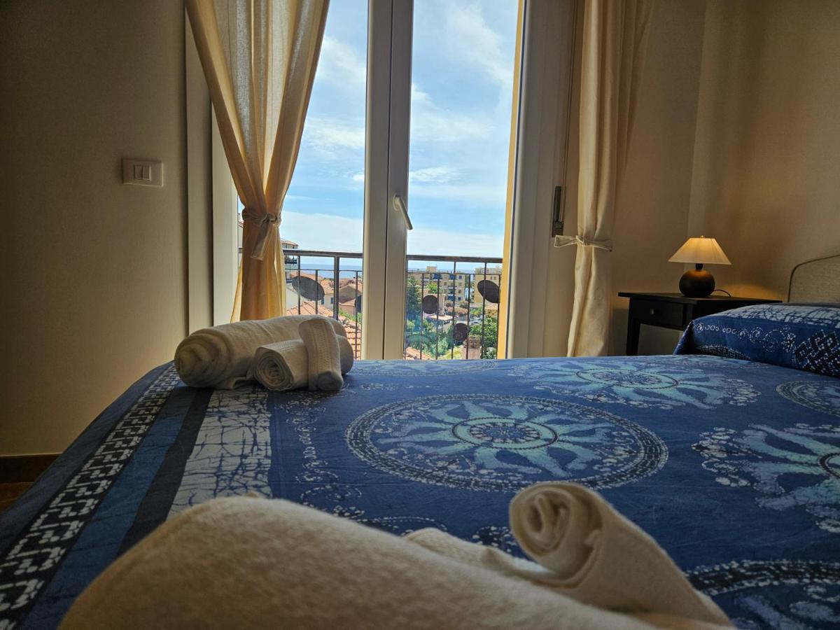 La Casa di Iole a San Lorenzo, trilocale in via Pietrabruna vicino alle spiagge - B&B San Lorenzo al Mare