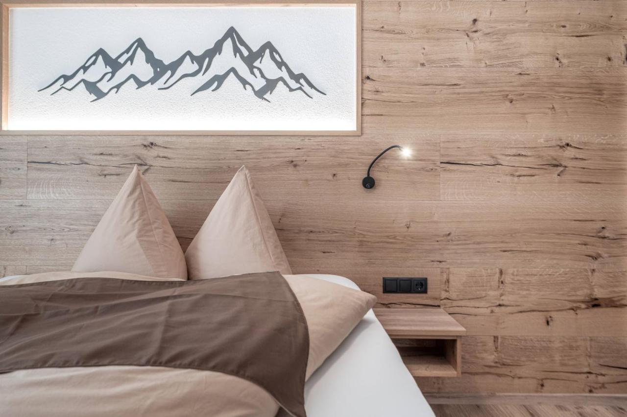 Camera Matrimoniale con Vista Montagna