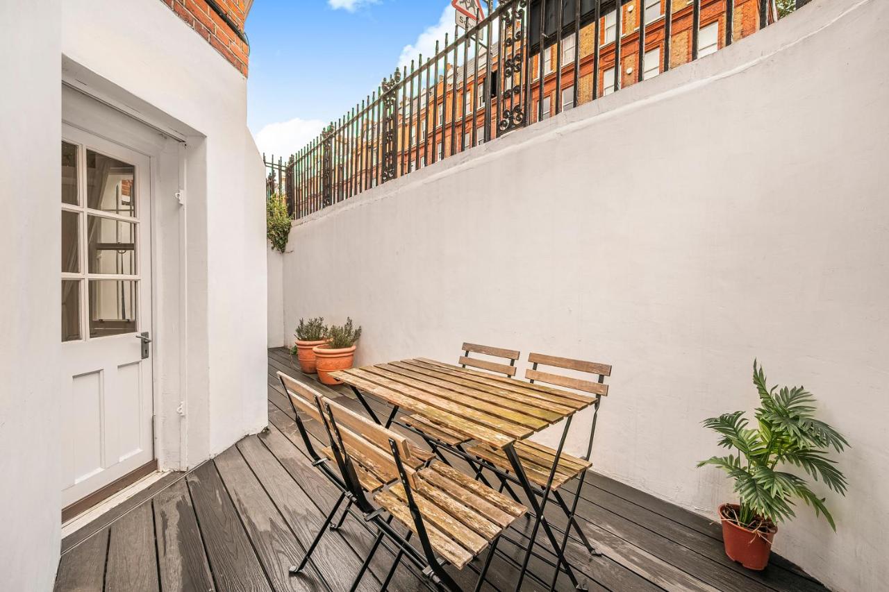 Spacious Apartment 5 Mins Walk to South Kensington, Hyde Park, Chelsea, Perfect For Families, Free Tea, Coffee, Super Fast WiFi - Bed and Breakfast Londen