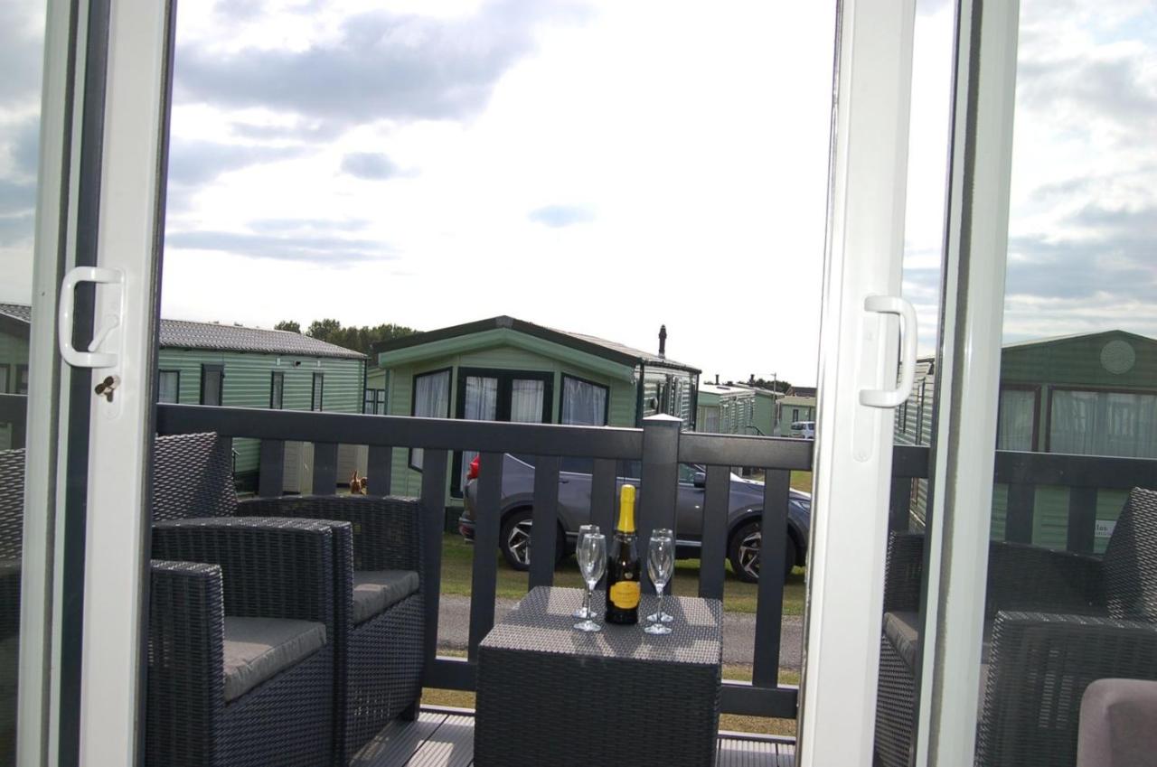 Premier Caravan 10 at The Vaenol, Tywyn - B&B Tywyn