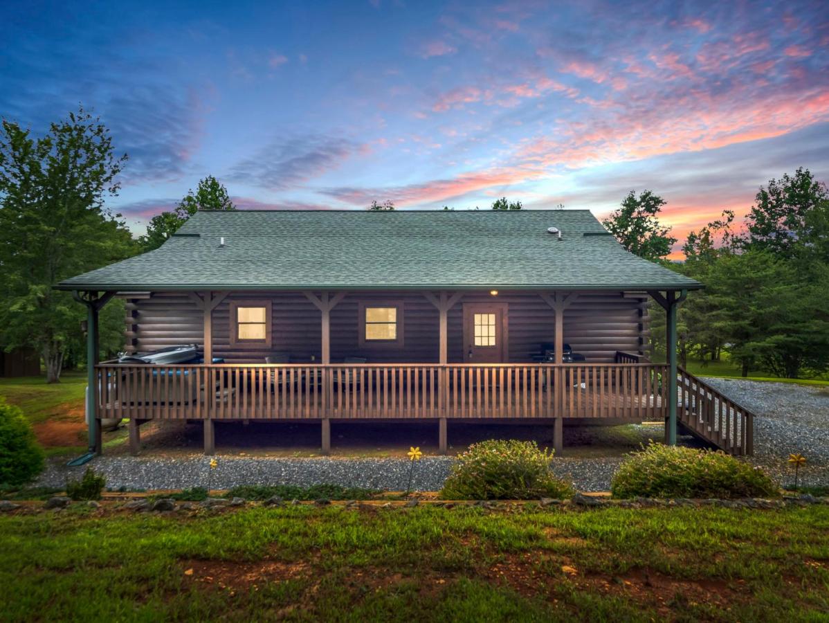 Hot Tub - Cabin Retreat -Firepit - Lake Lure - Chimney Rock - Chambres d’hôtes Union Mills