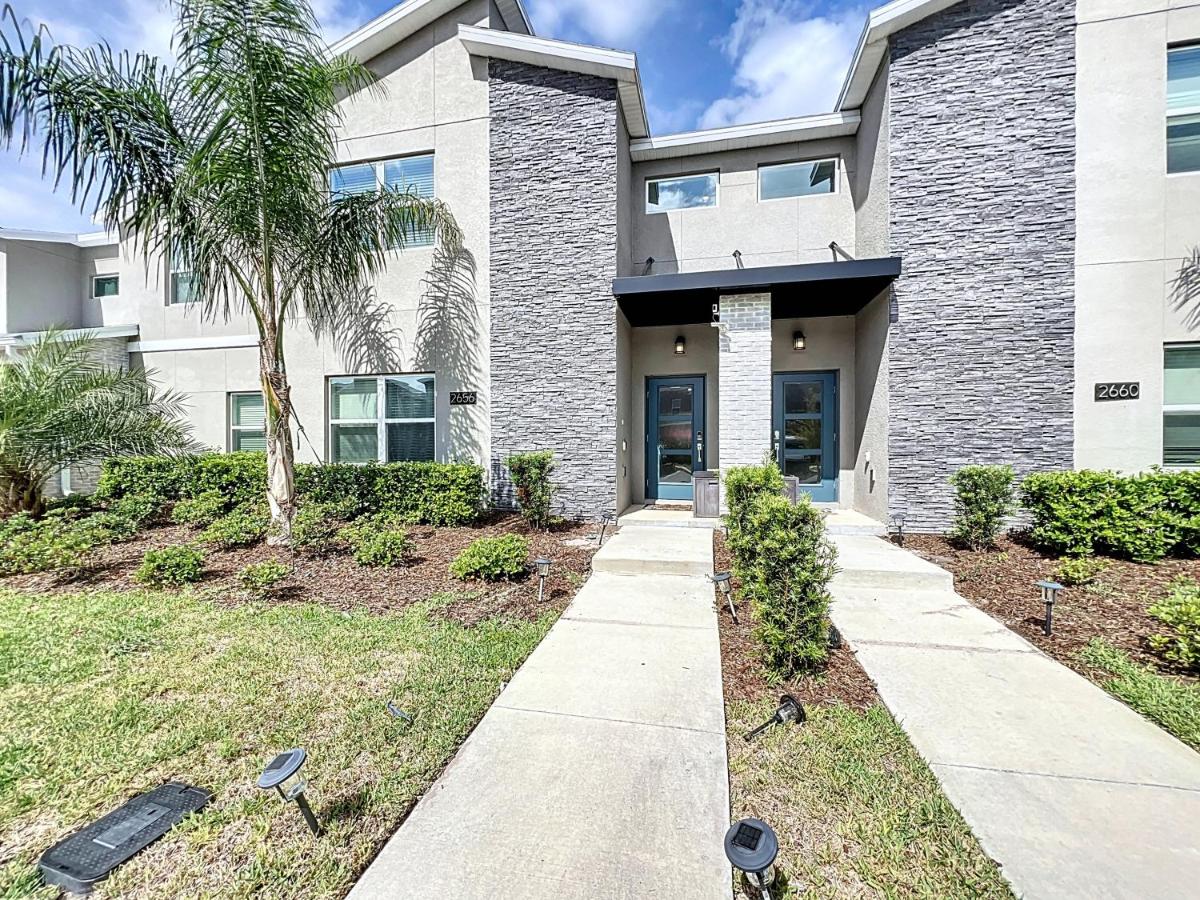 Luxury Pool Home Near Disney Resort Access - Chambres d’hôtes Kissimmee
