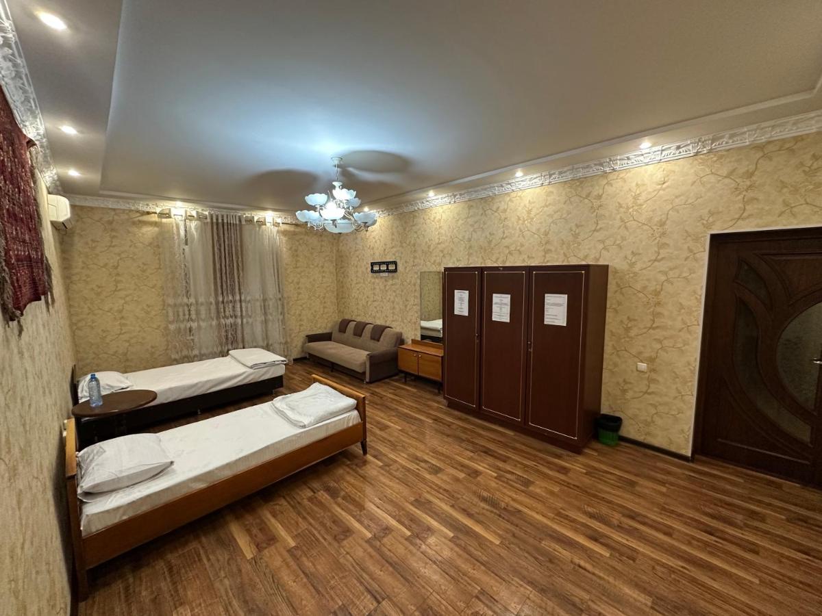 Dreibettzimmer mit Gemeinschaftsbad
