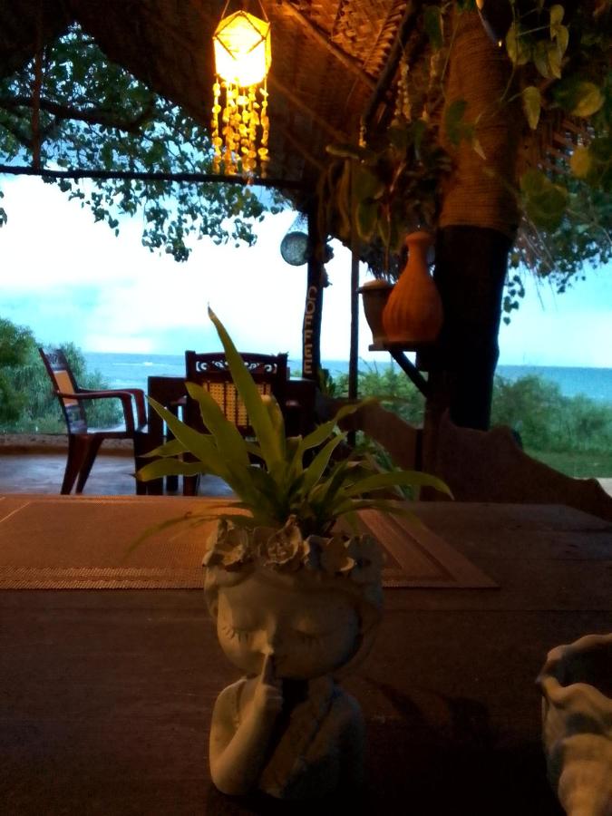 Happybeach Sea view Cabin - B&B Tangalle