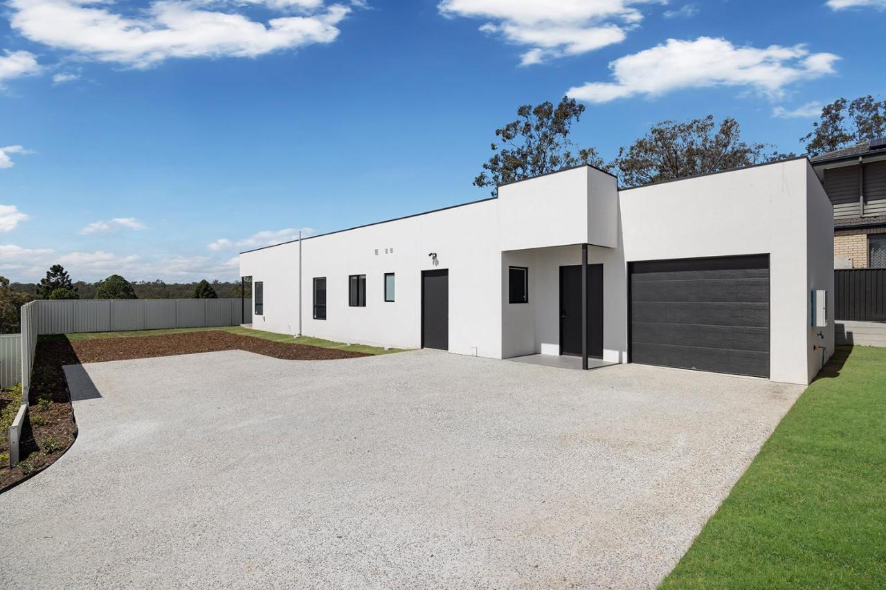Brand New Luxury 4 Bed Home - B&B Goodna