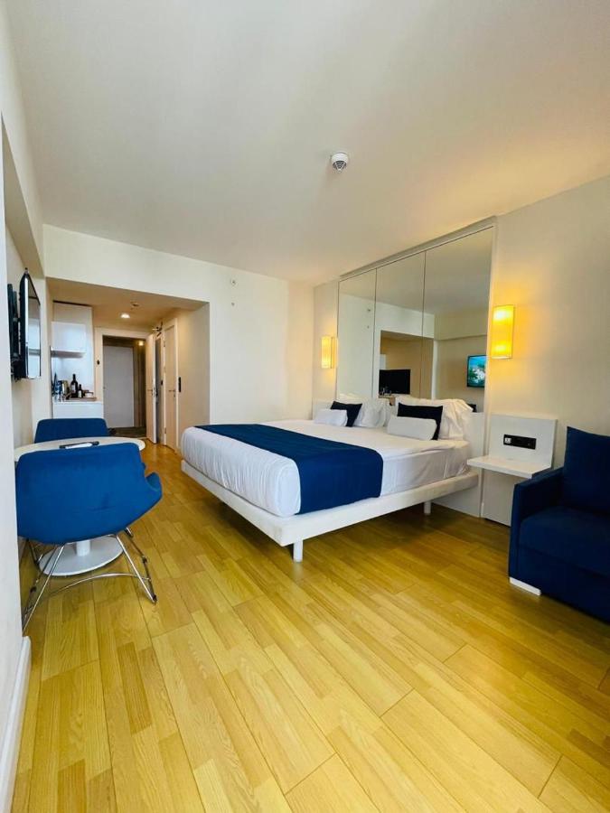 one bedroom with sea view - B&B Batumi
