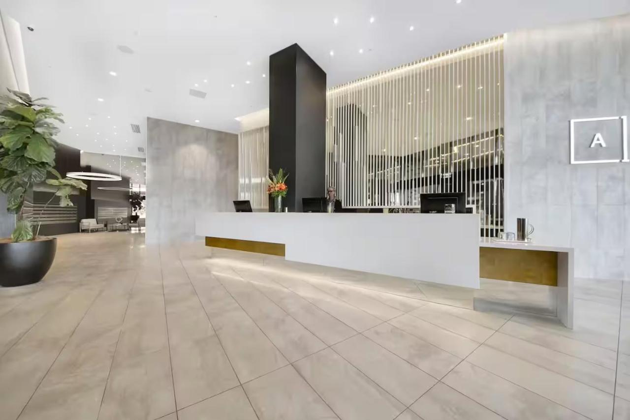 Riverside 1BR Apt with King Bed and Pool! - Ferienwohnung Brisbane