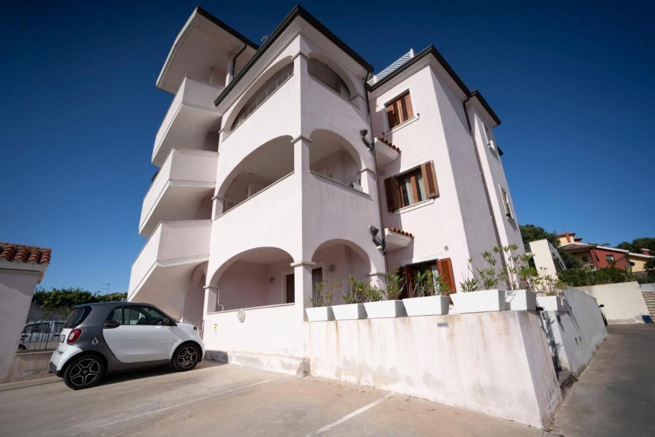 Appartamento luminoso e pratico con spazio esterno - B&B Olbia