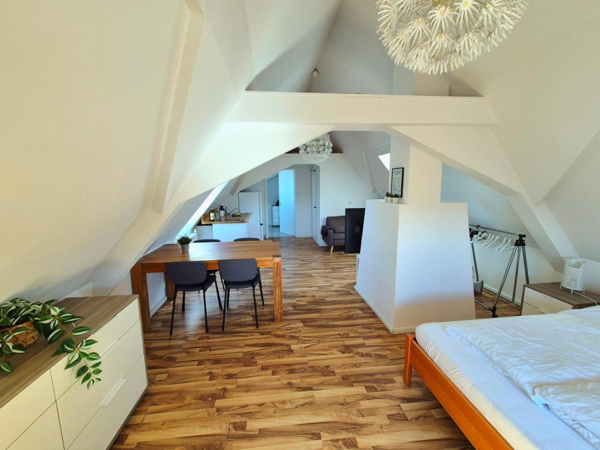 Dachgeschosswohnung 1 - Apartments am Schloss - Ferienwohnung Oberschleißheim