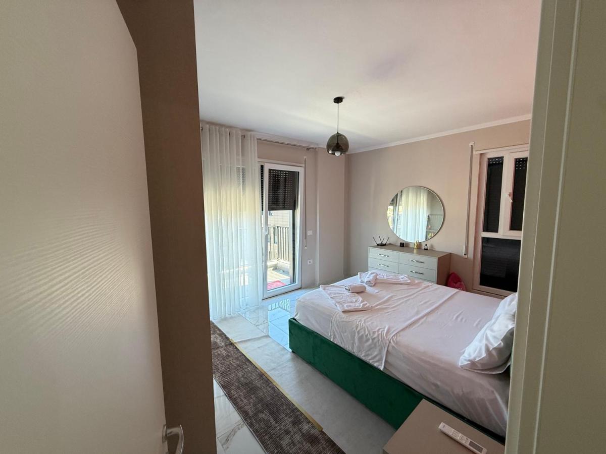 Mikels Apartment - Bed and Breakfast Tirana