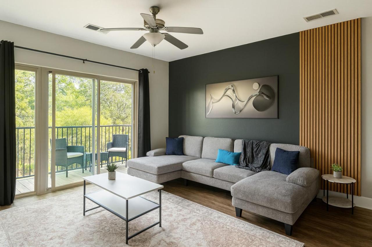 Spacious 2BR 2BA Condo Across from UAB - Bed and Breakfast Homewood