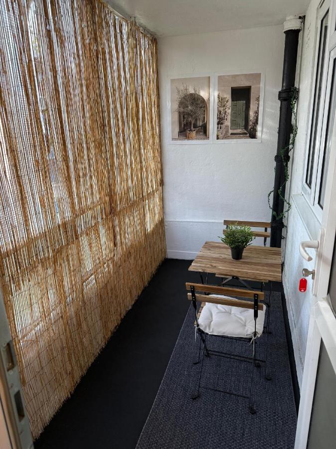 Spacious 3 Bedroom Near Westfield - B&B Londra