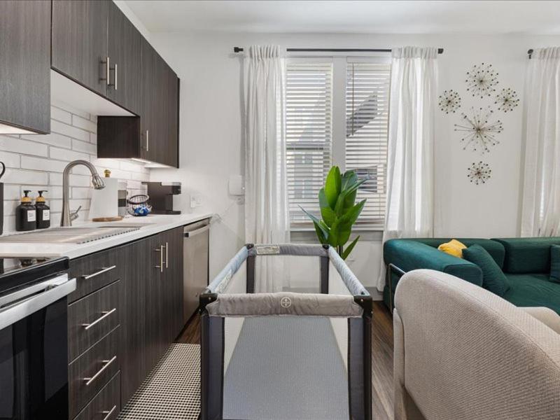 Peaceful Hideaway with Pool, Gym & EV charger - Ferienwohnung Addison