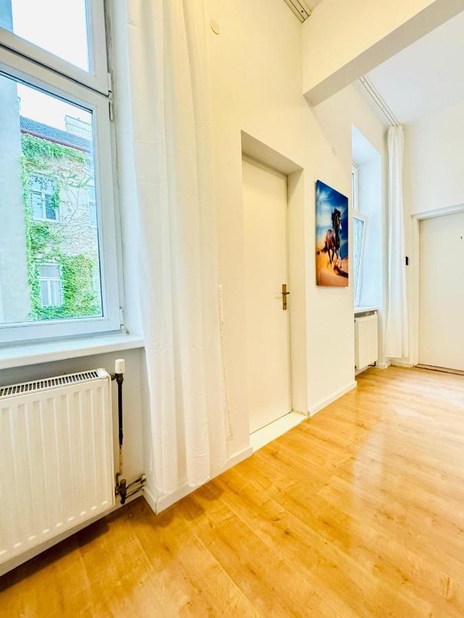 Beautiful 5BR shared Apartment 7 Min to Westbahnhof - Ferienwohnung Wien