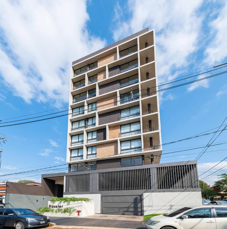 Dark - Hassler - 105 - Jose Canese - B&B Asunción