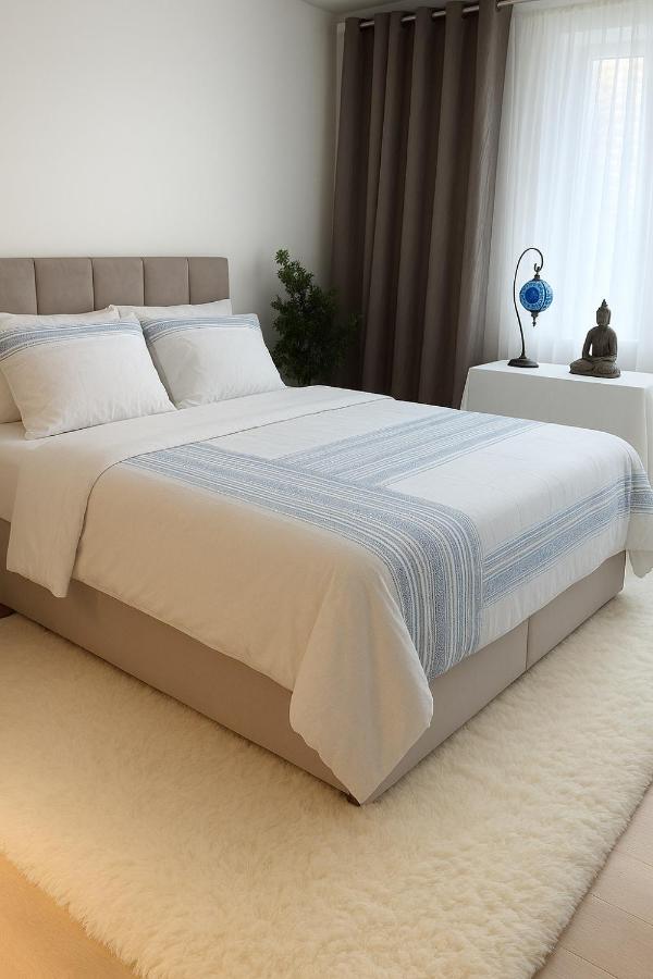 Deluxe Room (2 Adults + 1 Child)