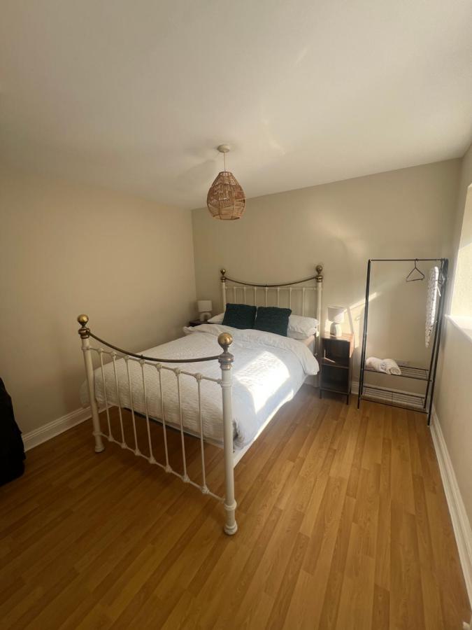 Open plan flat with large garden close to beach - B&B Bournemouth