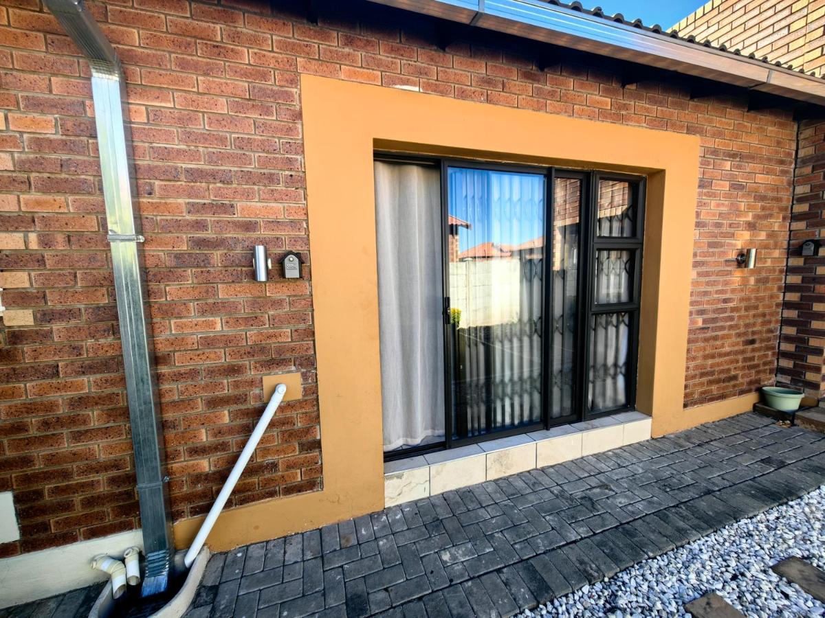 Honey Crib at Waterfall East - B&B Rustenburg