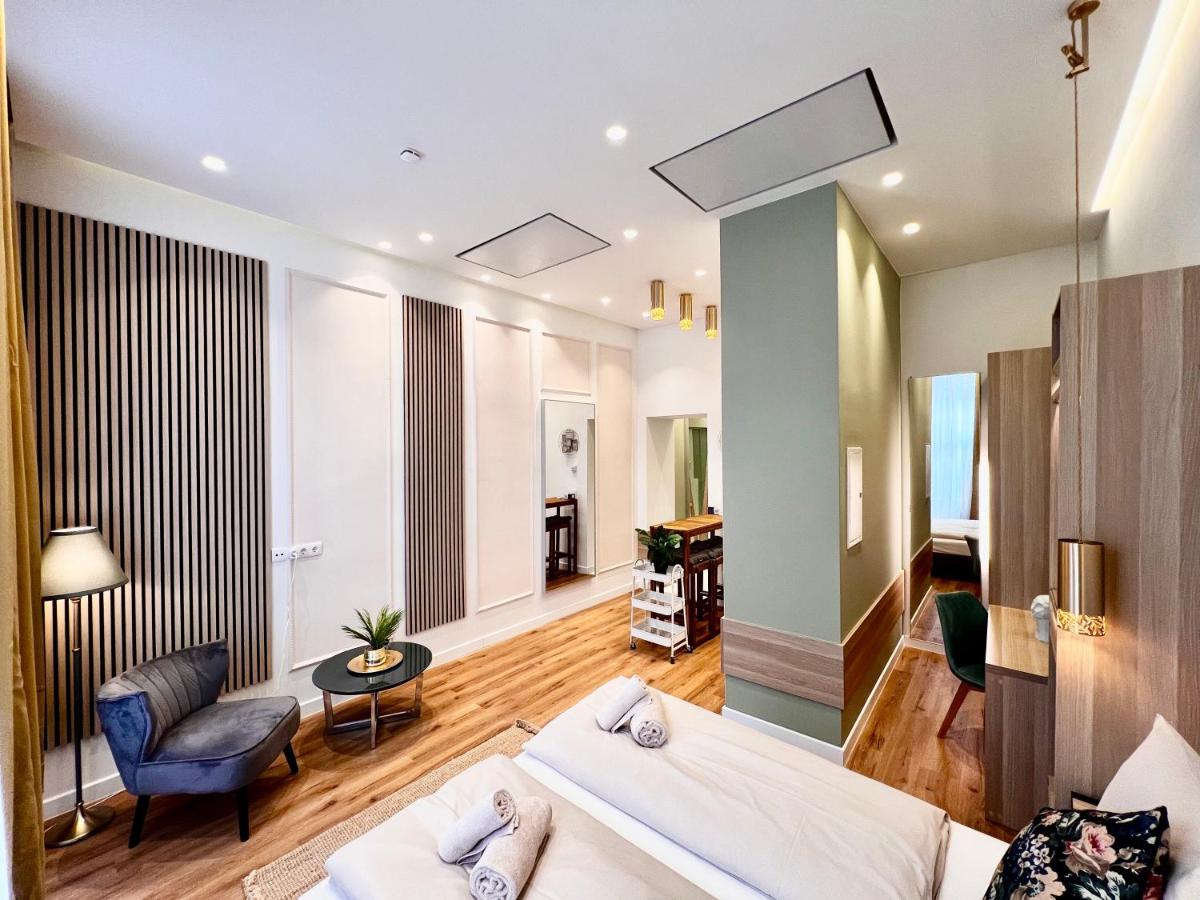 Deluxe One-Bedroom Apartment