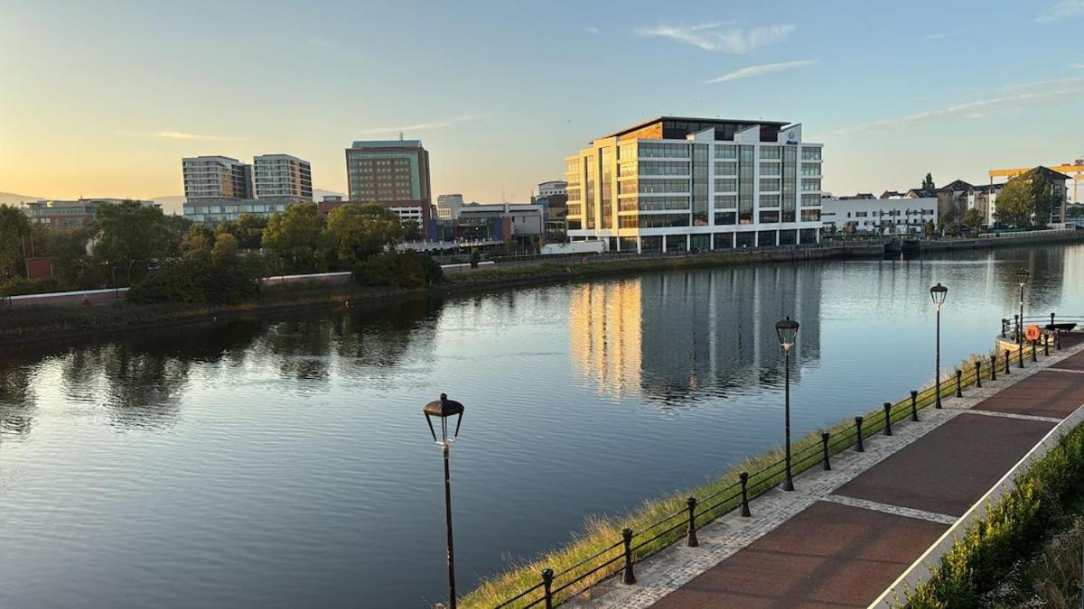 Luxury Waterfront Apartment - Bed and Breakfast Belfast