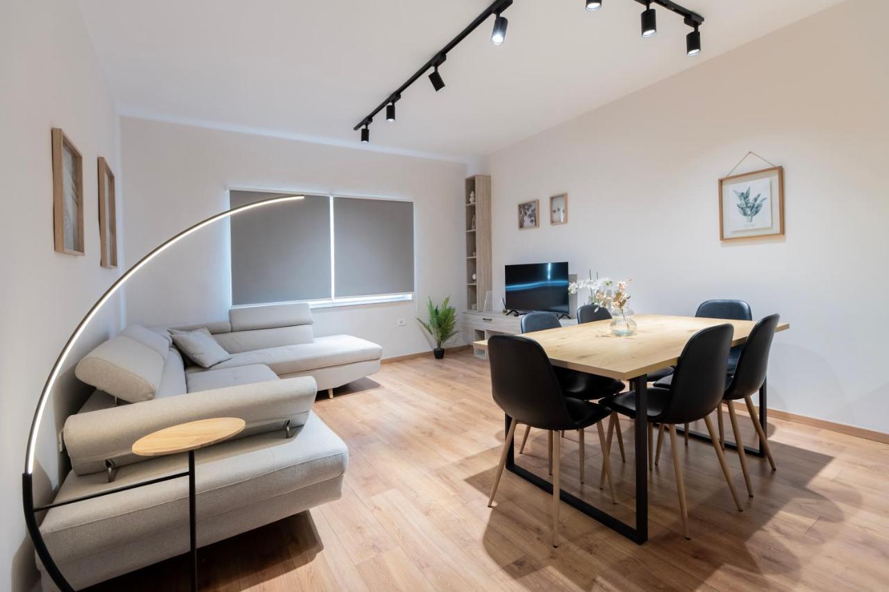 2BR at Artist's Palace - Skanderbeg Square Views - B&B Tirana