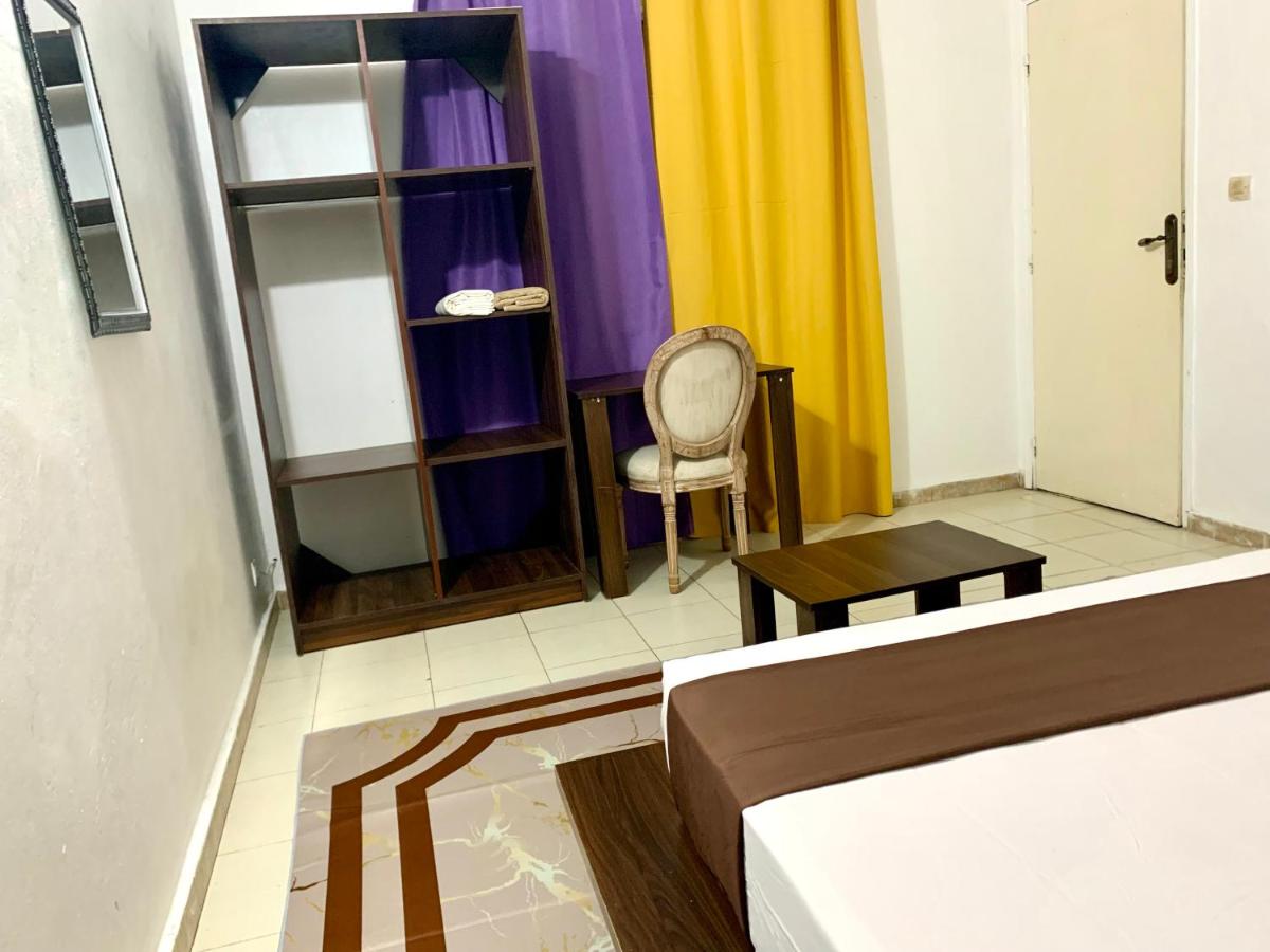 Camera Matrimoniale con Bagno in Comune