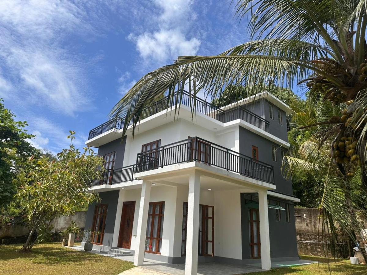 Primrose Villa - Entire PrivateVilla at Hikkaduwa - Chambres d’hôtes Hikkaduwa