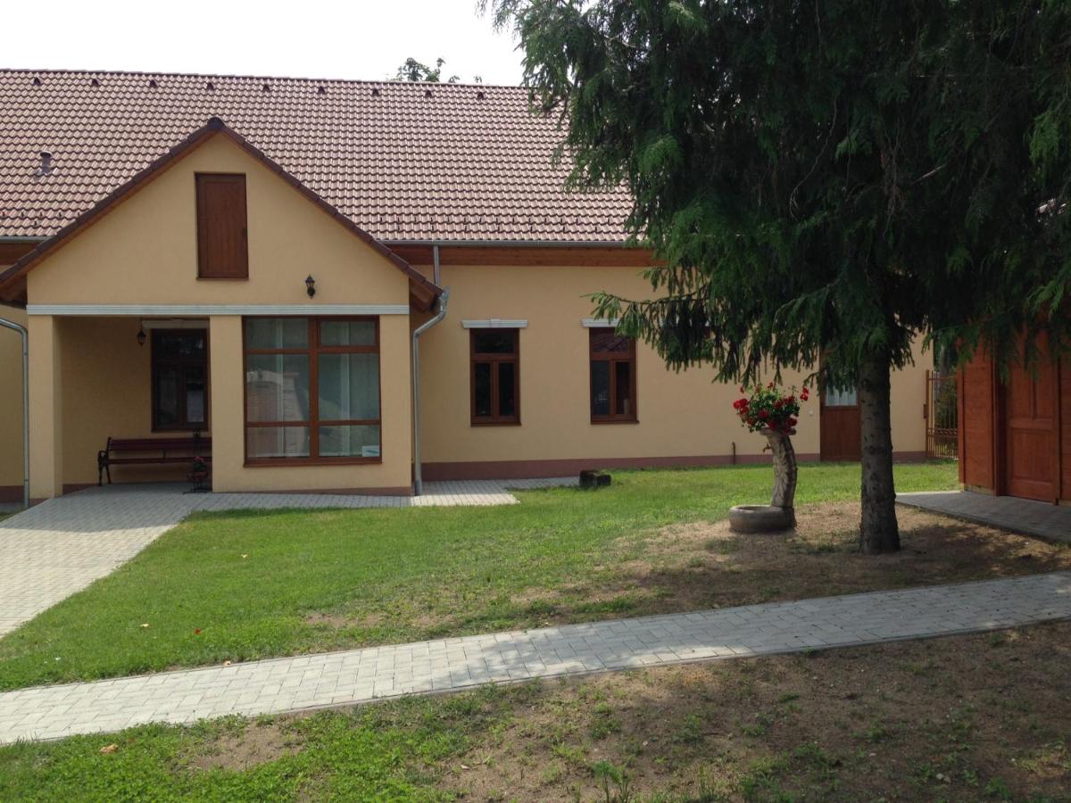 Althaus Vendégház - B&B